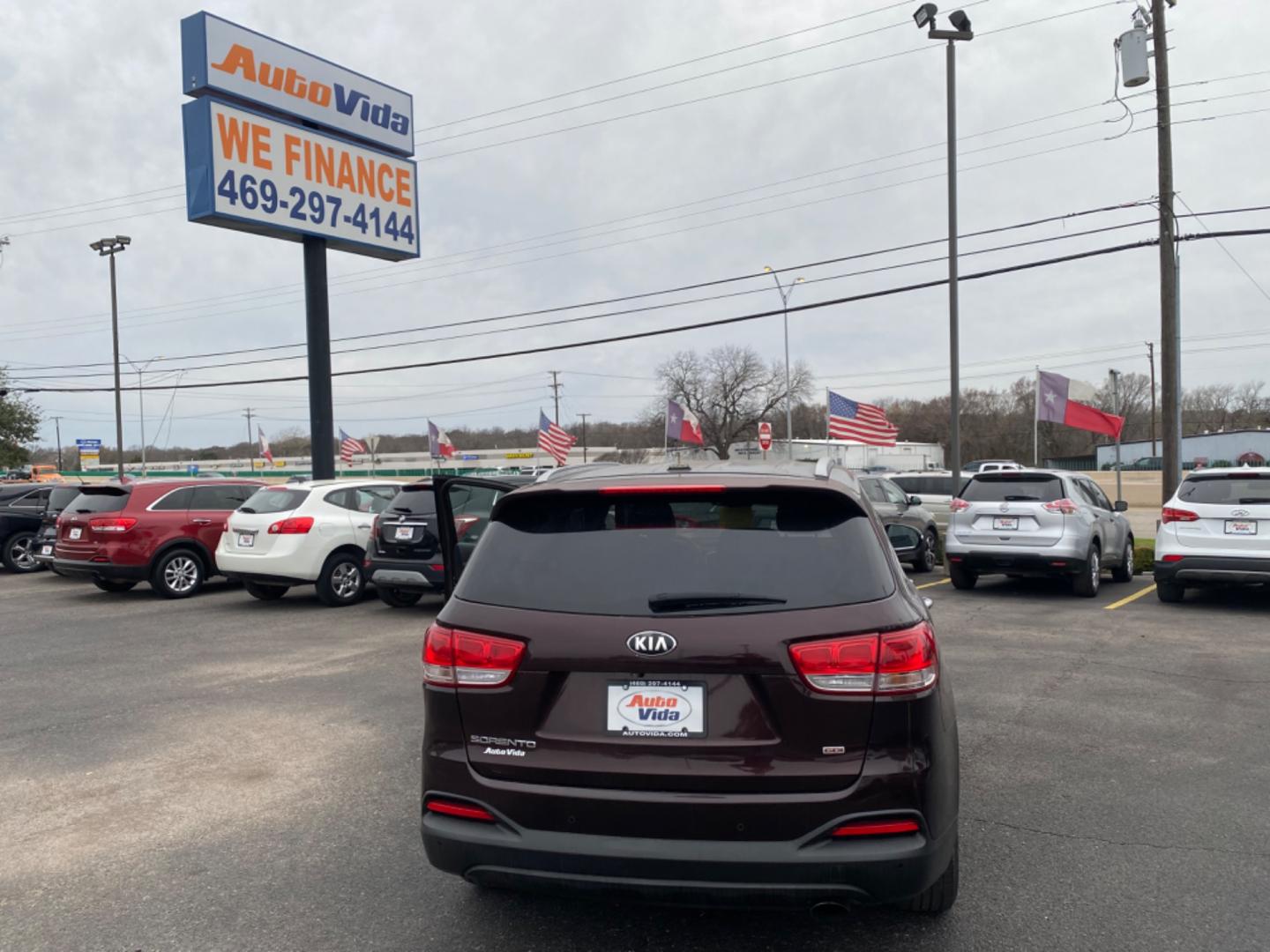 2016 PURPLE Kia Sorento LX 2WD (5XYPG4A35GG) with an 2.4L L4 DOHC 16V engine, 6-Speed Automatic transmission, located at 420 I-35E, Lancaster, TX, 75146, (469) 297-4144, 32.593929, -96.823685 - Photo#6